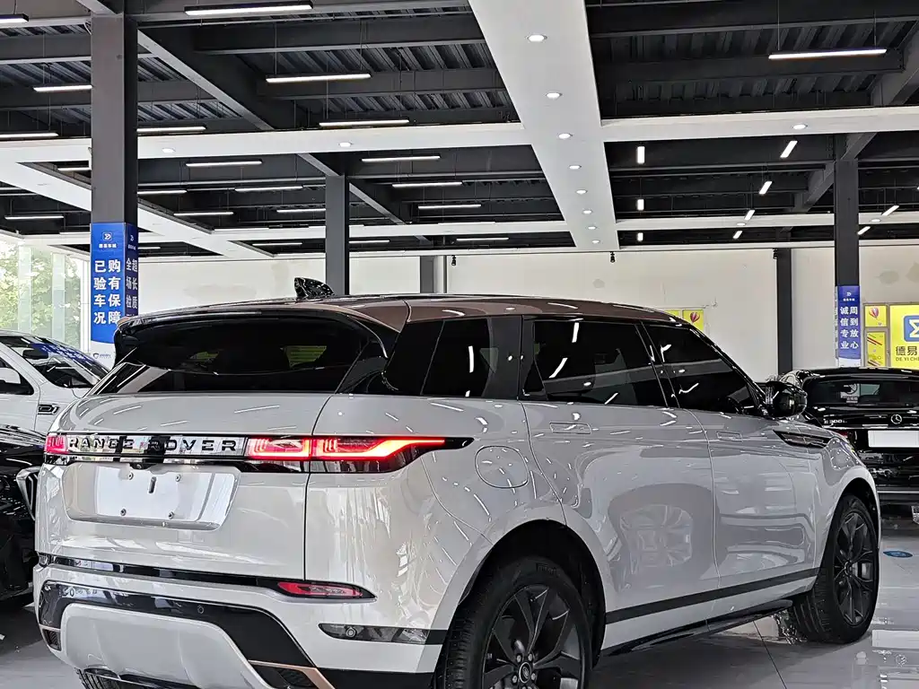 Land Rover Evoque 2023 — фото 7