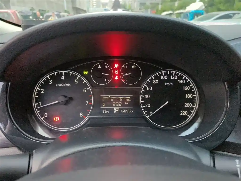 Nissan Tiida 2014 — фото 12