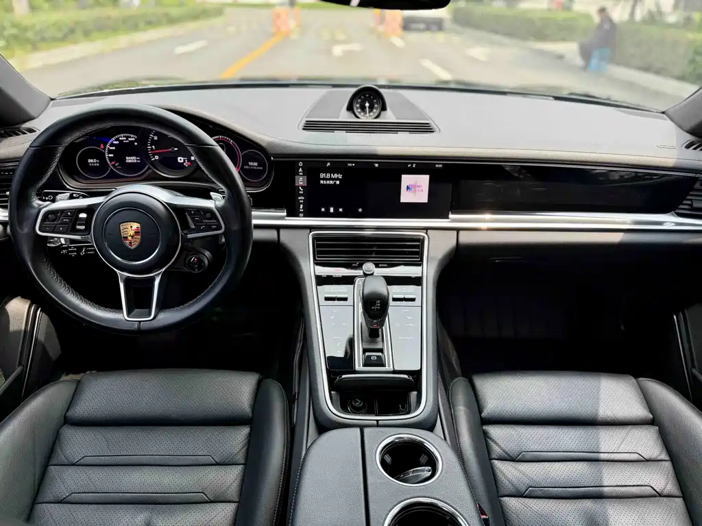 Porsche Panamera 2018 — фото 16