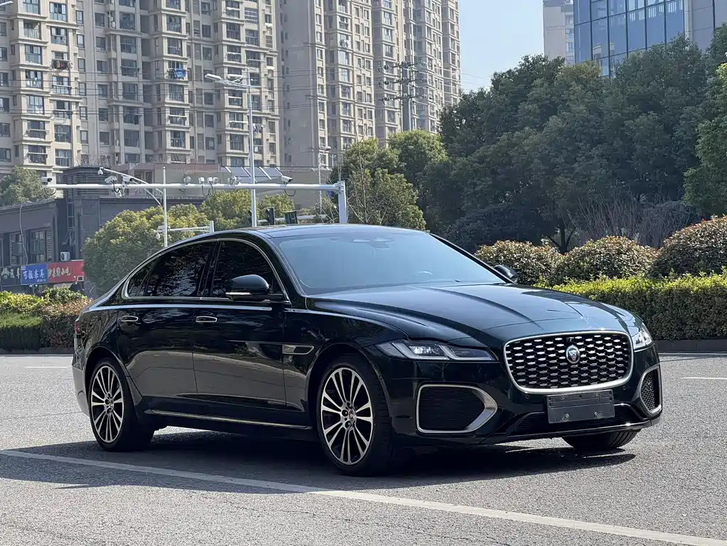 Jaguar XFL 2022 — фото 3