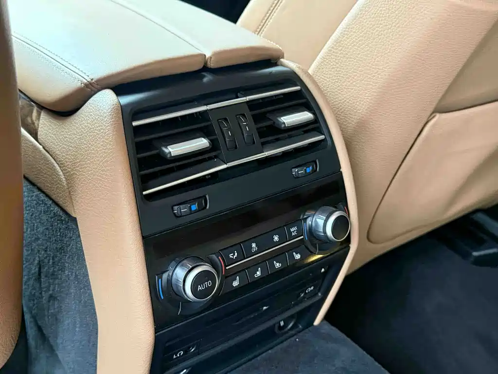 BMW 7 Series 2013 — фото 14
