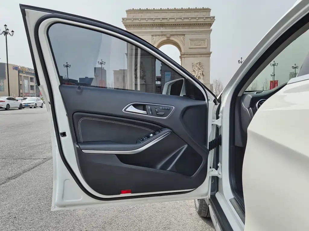 Mercedes-Benz GLA 2017 — фото 16