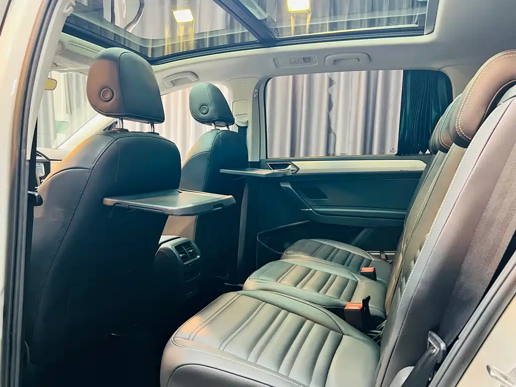 Volkswagen Touran 2018 — фото 10
