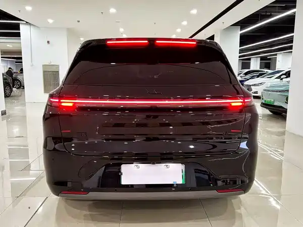 Li Auto L6 2025