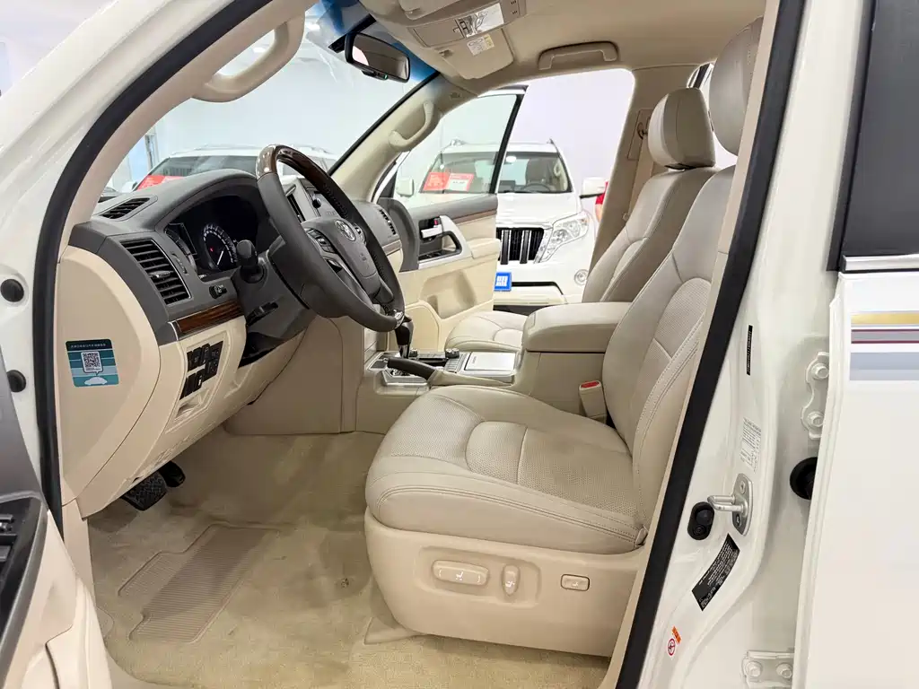 Toyota Land Cruiser 2018 — фото 11