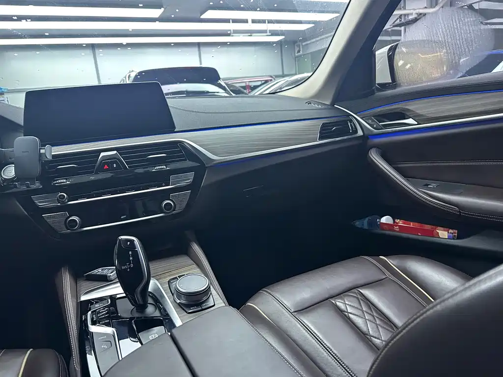 BMW 5 Series New Energy 2019 — фото 16