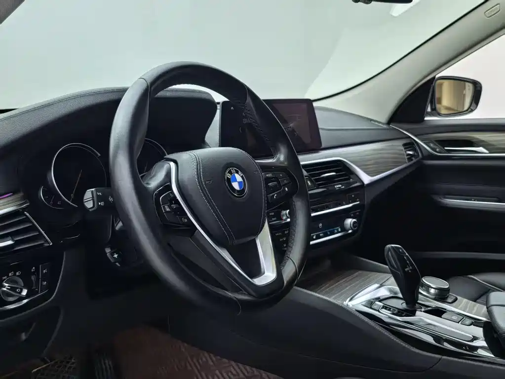 BMW 6 Series GT 2018 — фото 12