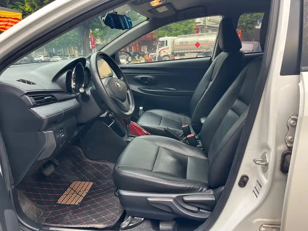 Toyota Yaris L 2018 — фото 8