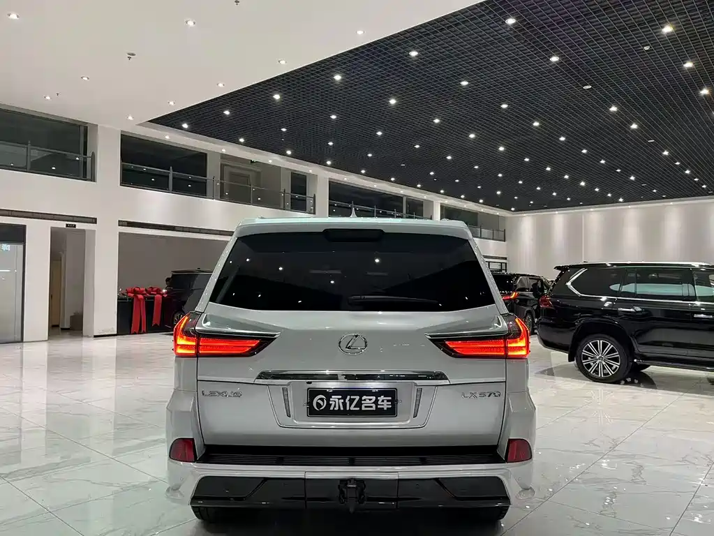 Lexus LX 2020 — фото 13
