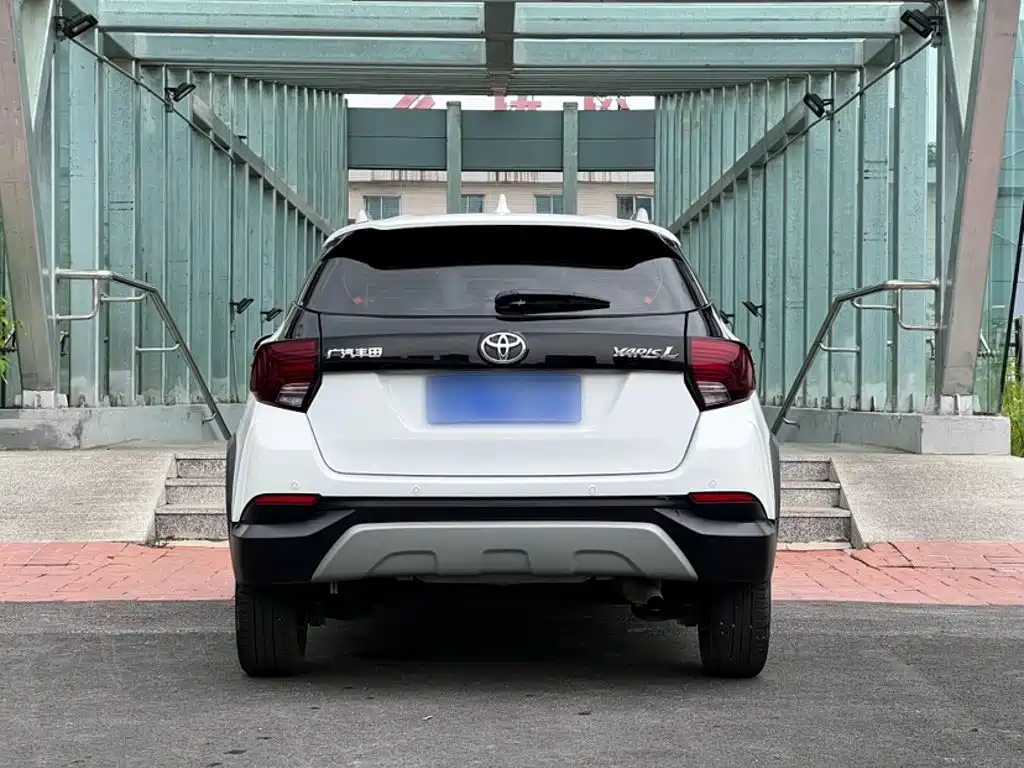 Toyota Yaris L 2021 — фото 11