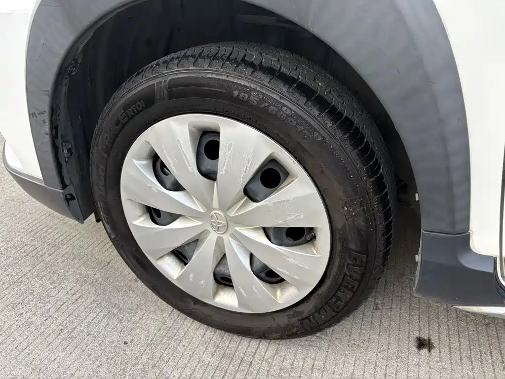 Toyota Yaris L 2022 — фото 15