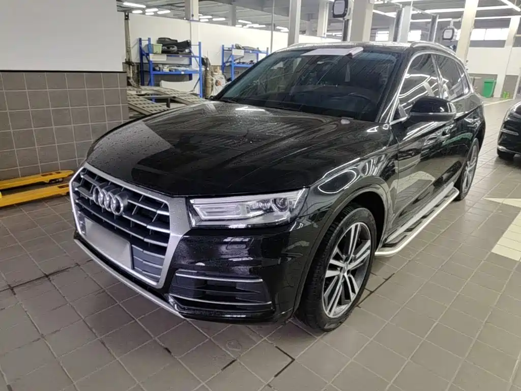 Audi Q5L 2020 — фото 1