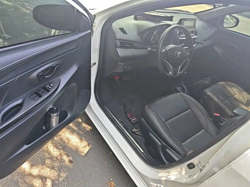 Toyota Yaris L 2022 — фото 16
