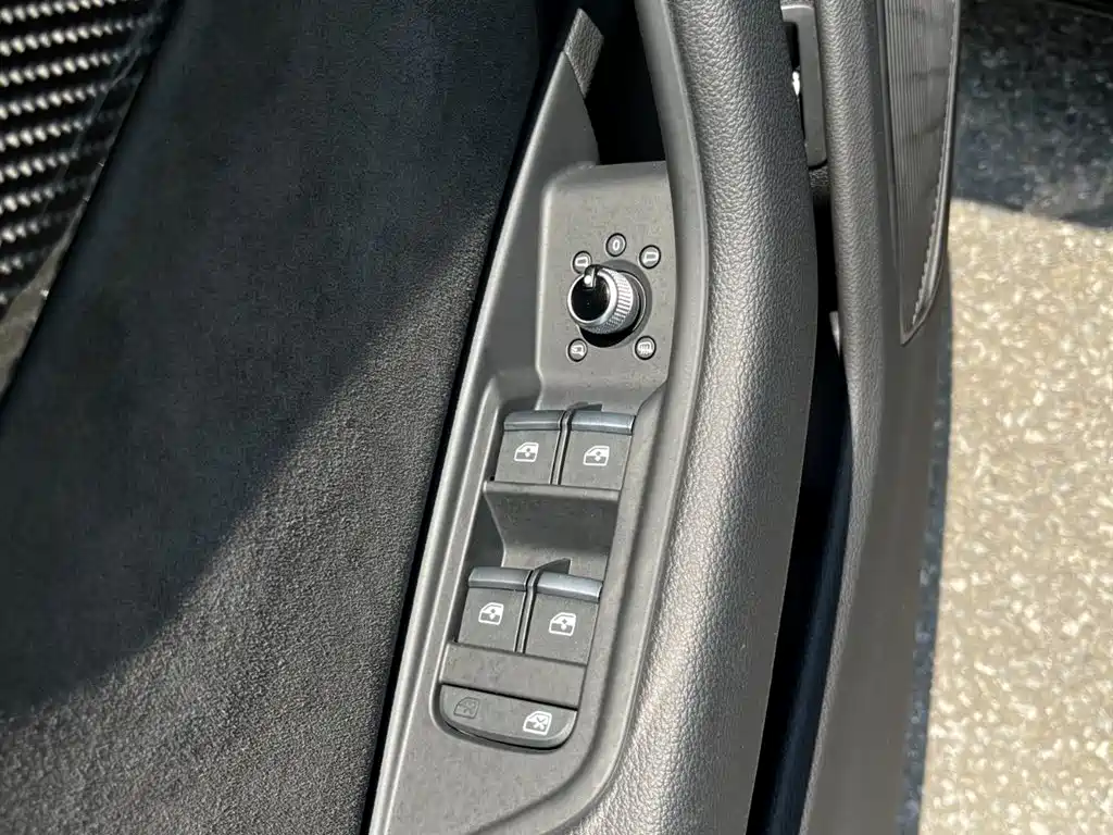 Audi A4L 2023 — фото 14