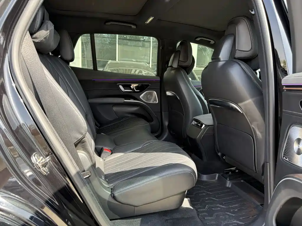 Mercedes-Benz EQS SUV 2023 — фото 12