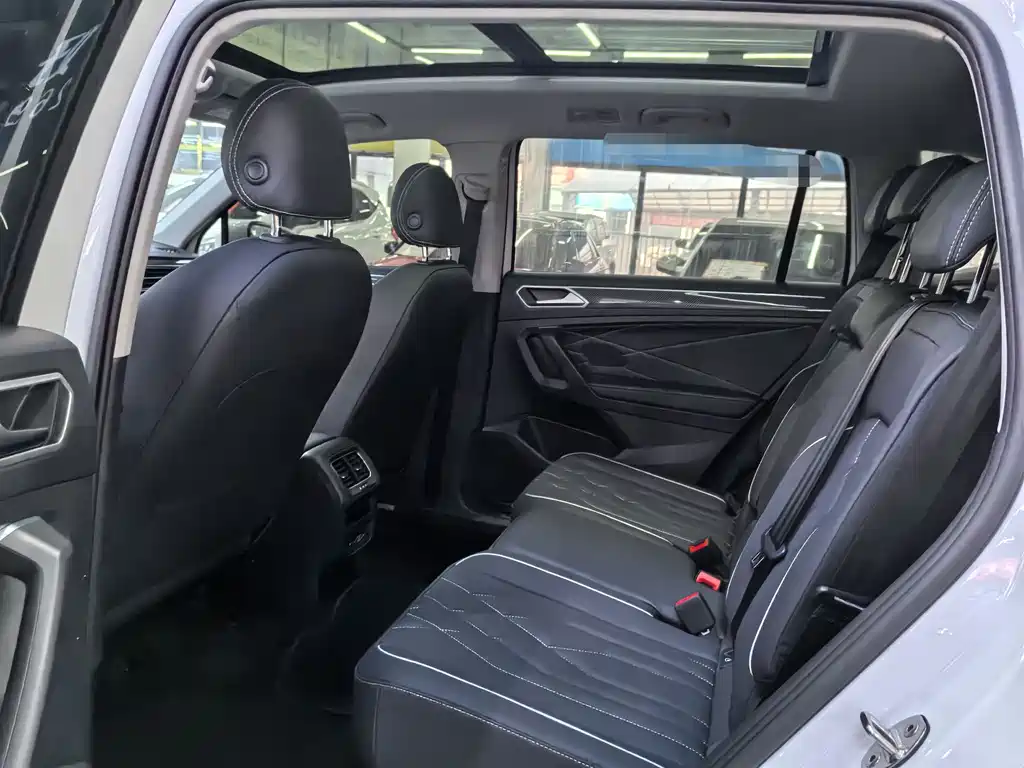 Volkswagen Tiguan L 2022 — фото 12