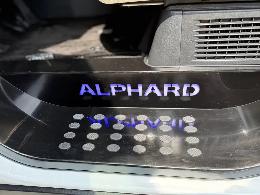 Toyota Alphard 2024 — фото 28