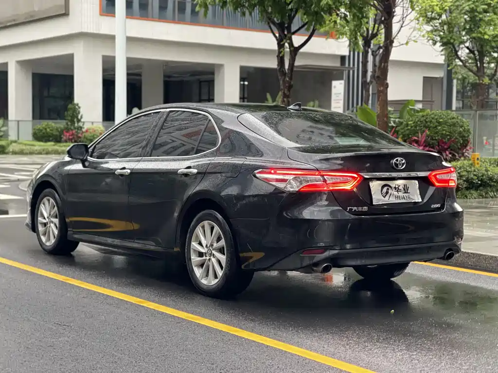 Toyota Camry 2021 — фото 4