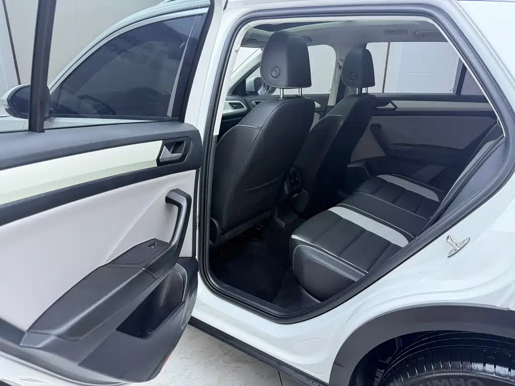Volkswagen T-Roc 2023 — фото 15