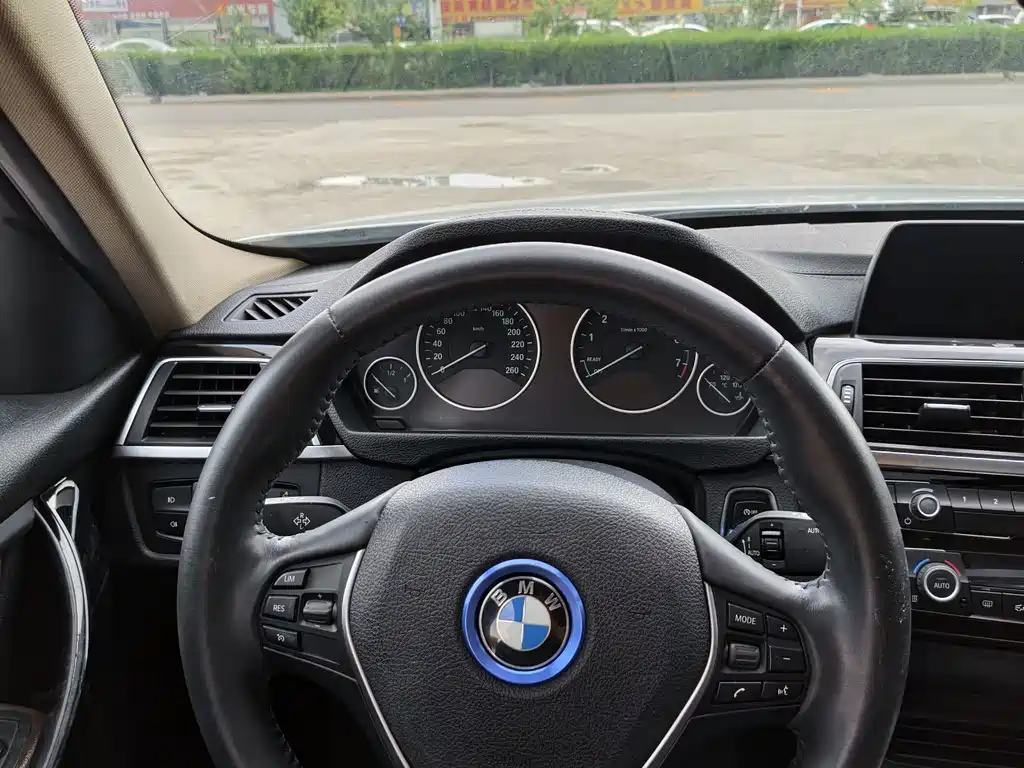BMW 3 Series 2017 — фото 12