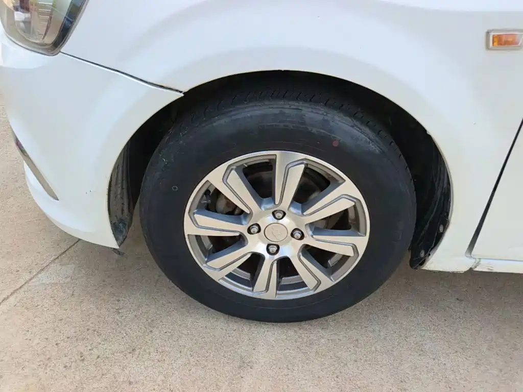 Chevrolet Aveo 2015 — фото 23
