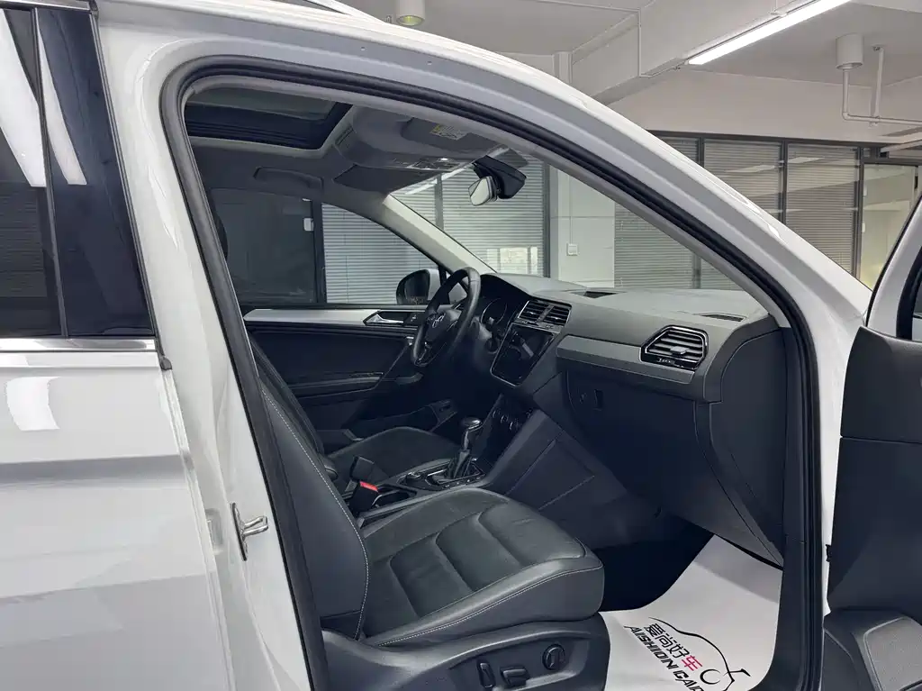 Volkswagen Tiguan L 2020 — фото 15