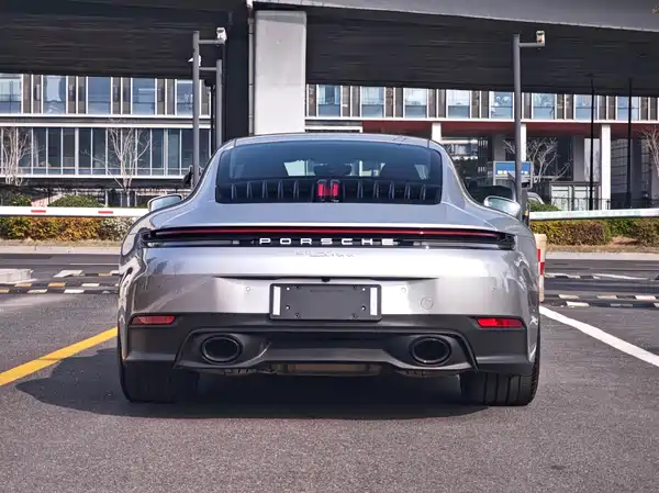 Porsche 911 2025