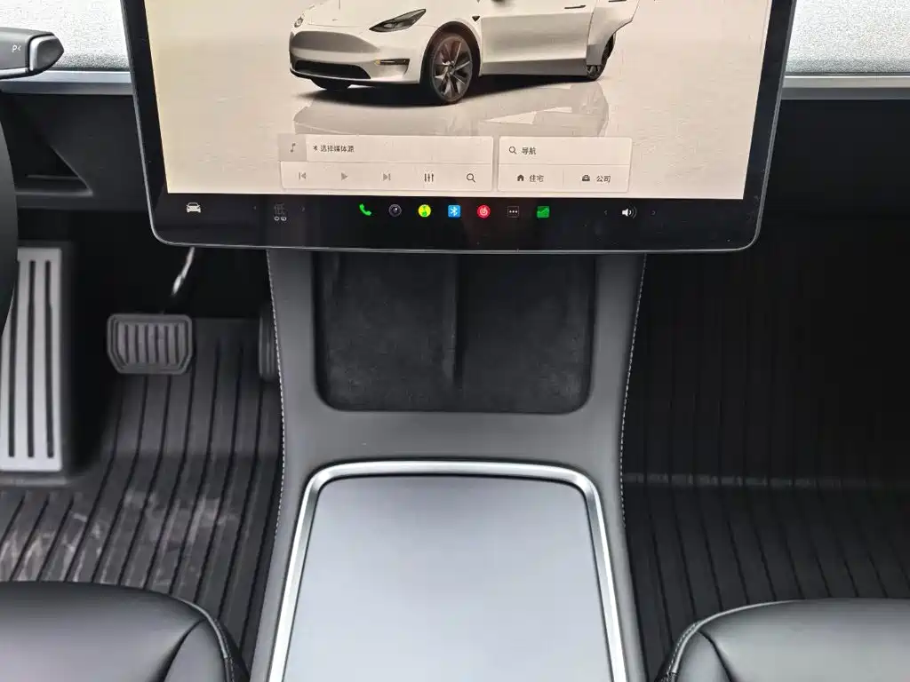 Tesla Model Y 2025 — фото 9