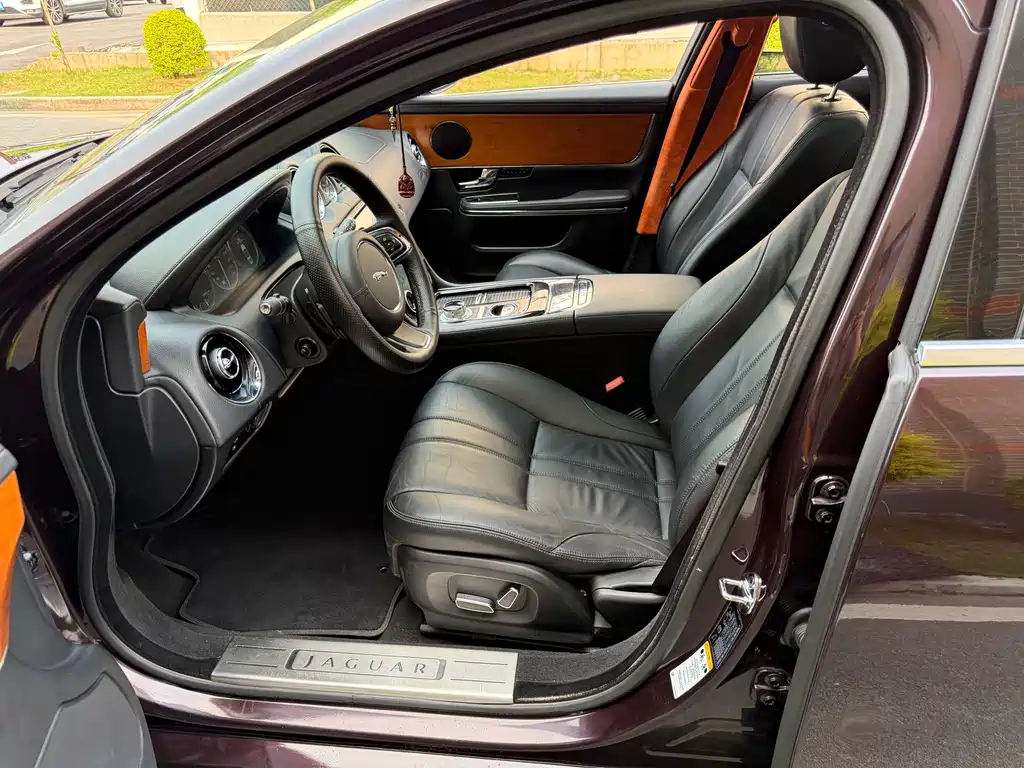 Jaguar XJ 2013 — фото 12