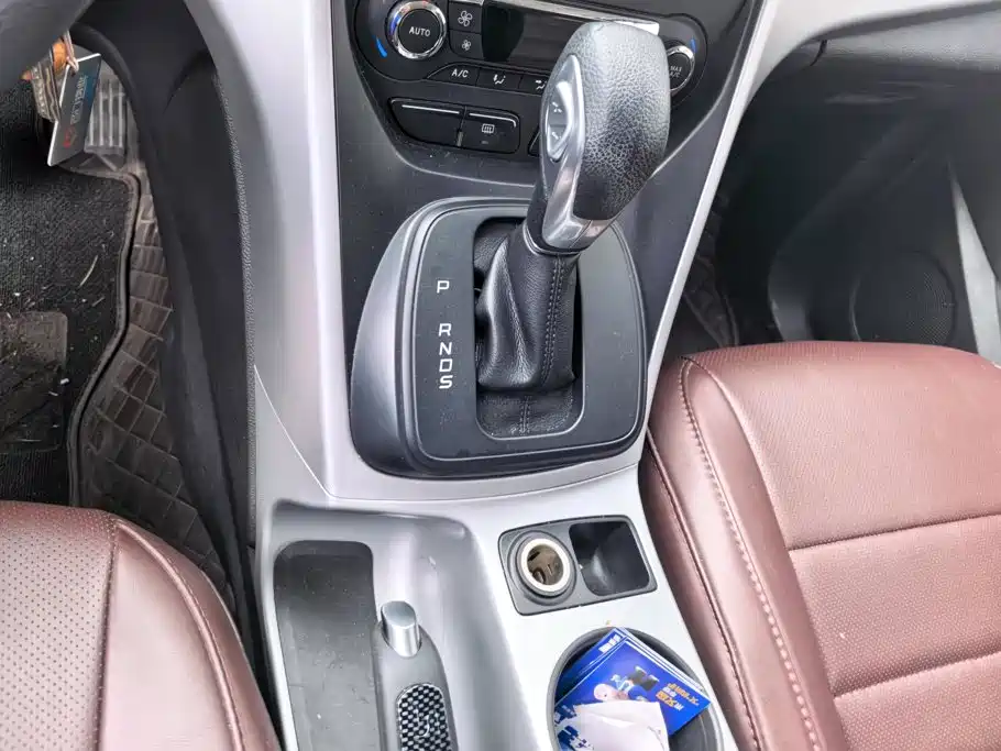 Ford Kuga 2016 — фото 15