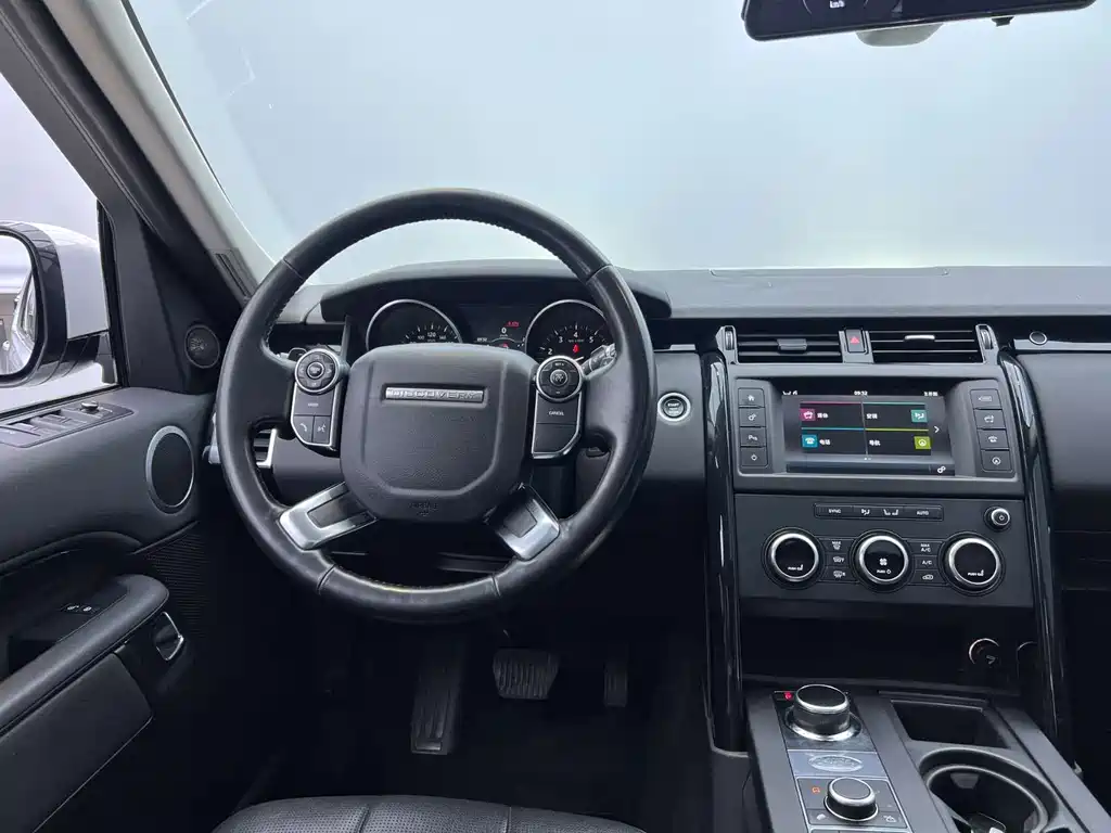 Land Rover Discovery 2018 — фото 15