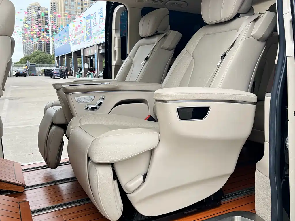 Mercedes-Benz V-Class 2022 — фото 20