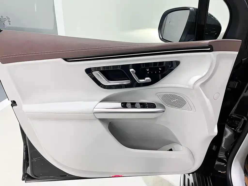Mercedes-Benz EQE SUV 2025 — фото 8