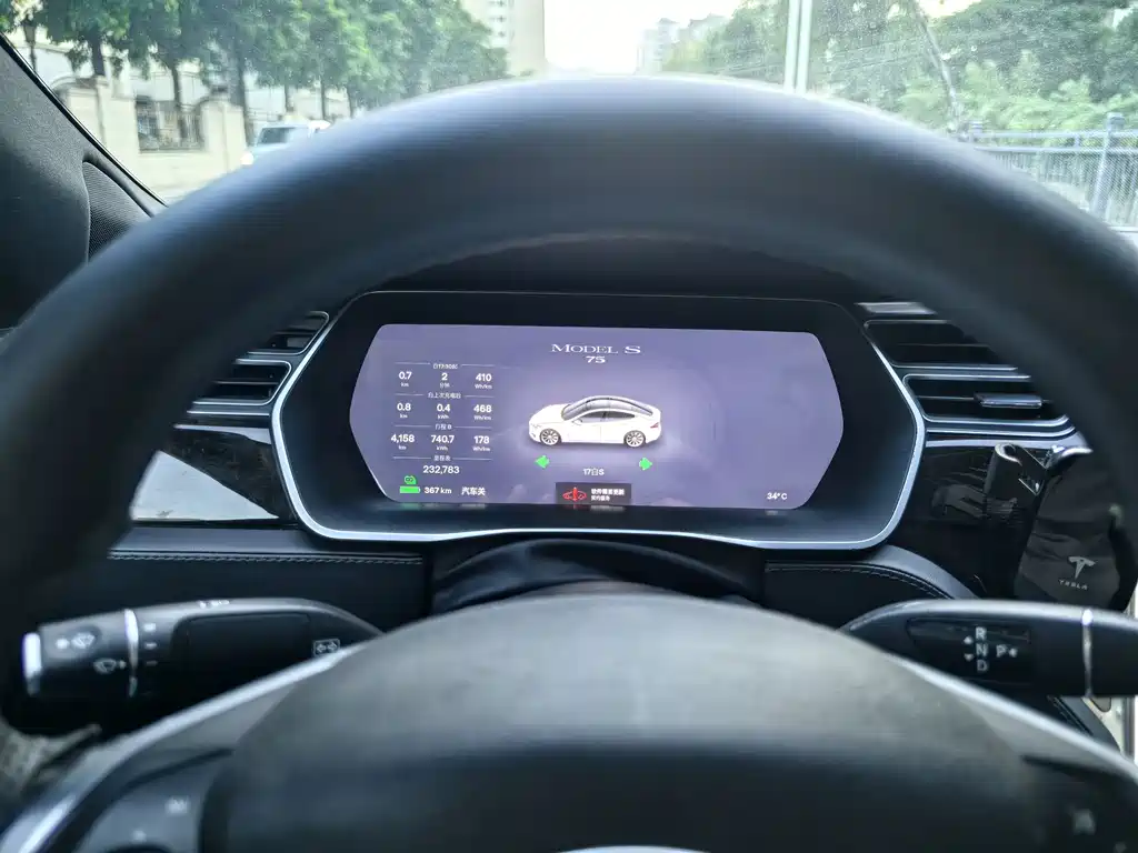 Tesla Model S 2017 — фото 10