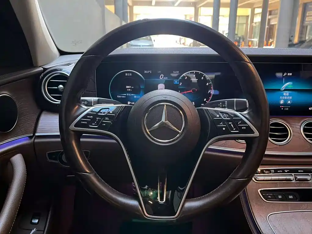 Mercedes-Benz E-Class 2021 — фото 13
