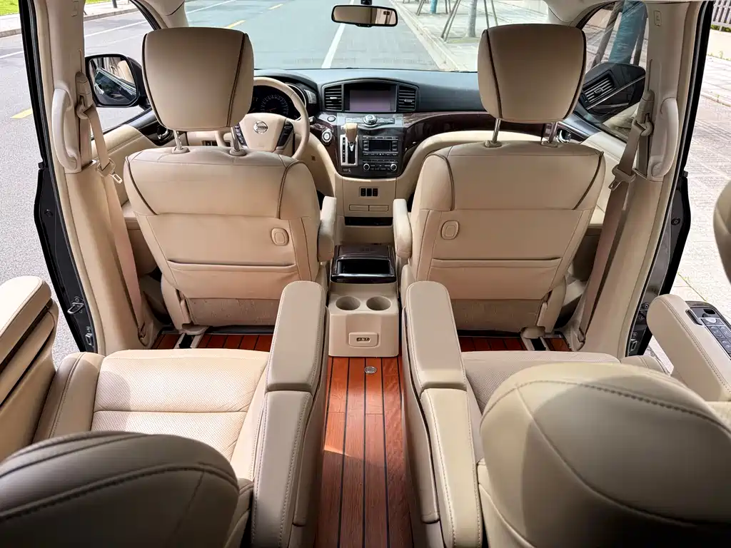 Nissan Quest 2015 — фото 11