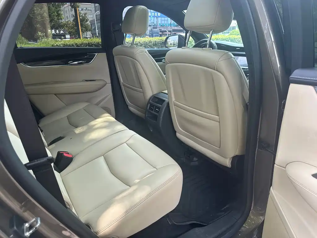 Cadillac XT5 2016 — фото 11