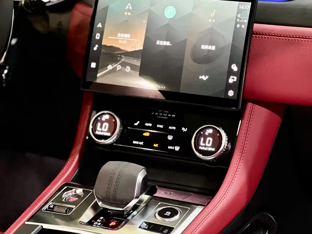 Jaguar F-PACE 2023 — фото 11
