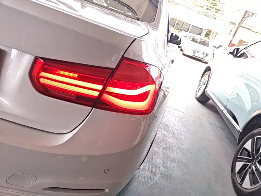 BMW 3 Series 2017 — фото 24
