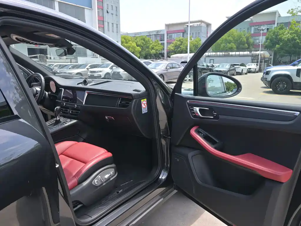Porsche Macan 2019 — фото 13