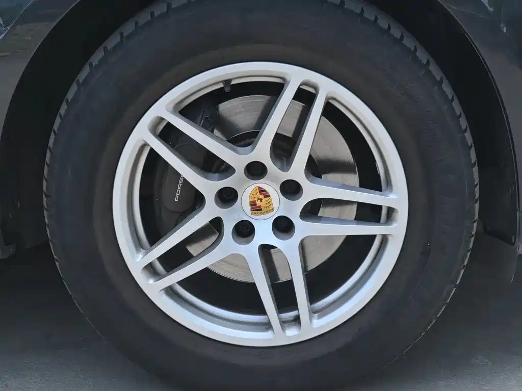 Porsche Macan 2019 — фото 24