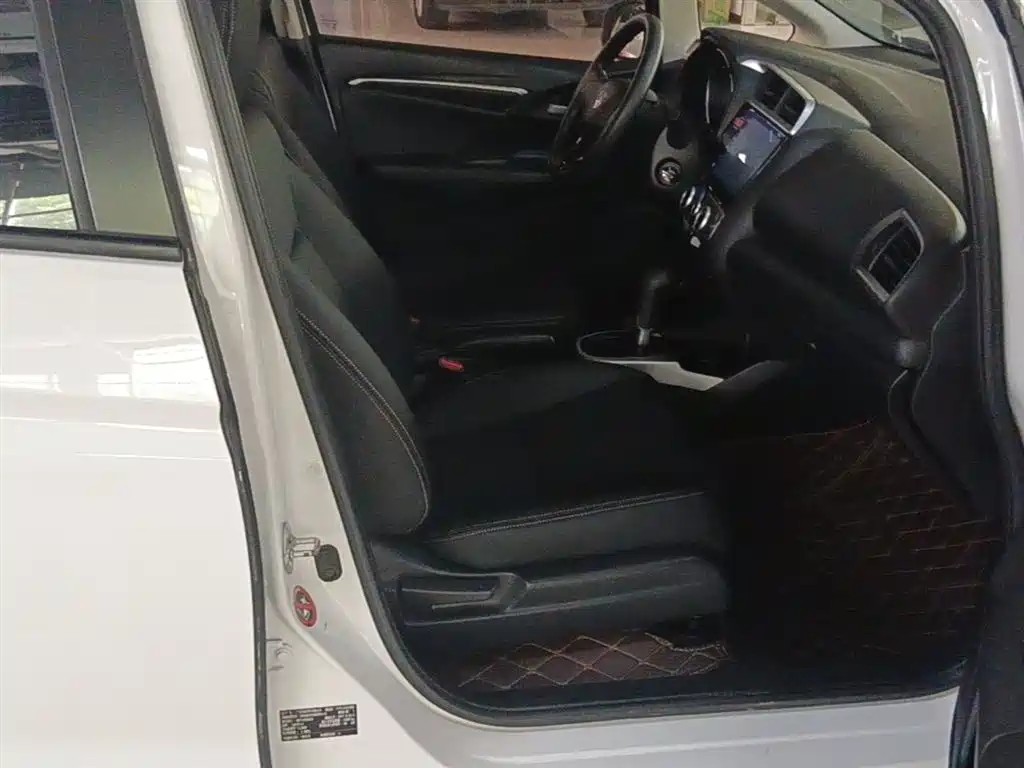 Honda Fit 2017 — фото 25