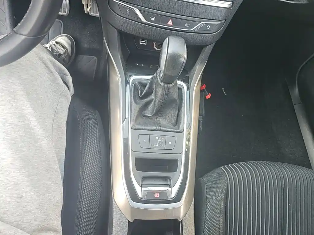Peugeot 408 2015 — фото 14