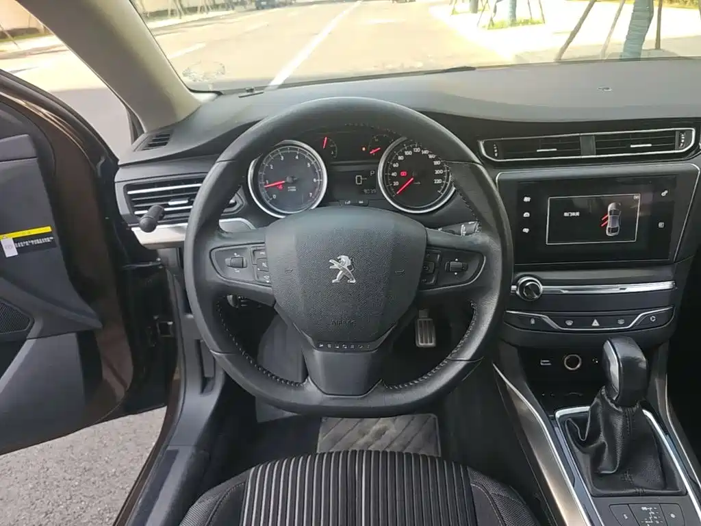 Peugeot 408 2015 — фото 11