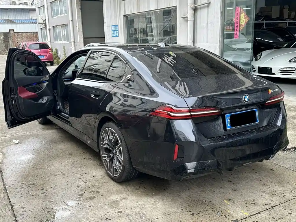 BMW 5 Series 2025