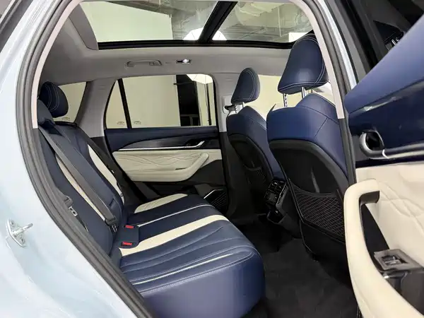 Geely Xingyue L 2022