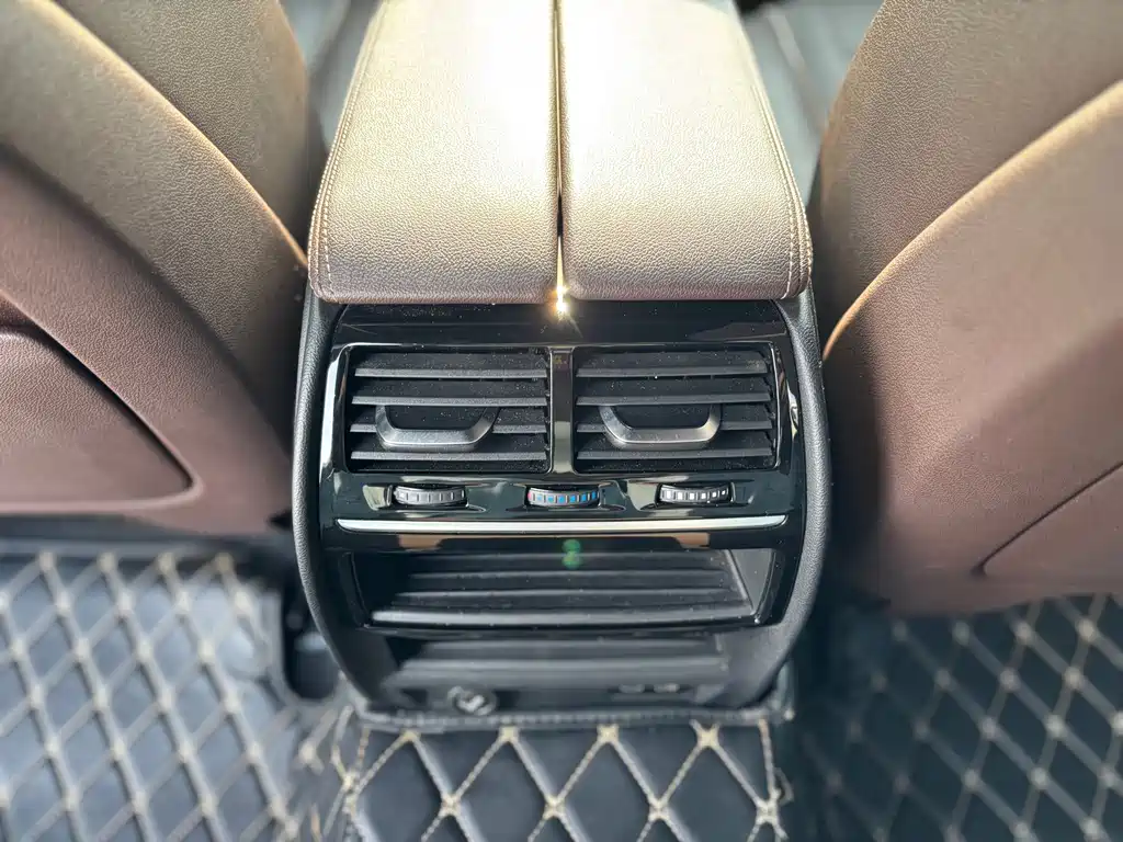 BMW 5 Series 2022 — фото 16
