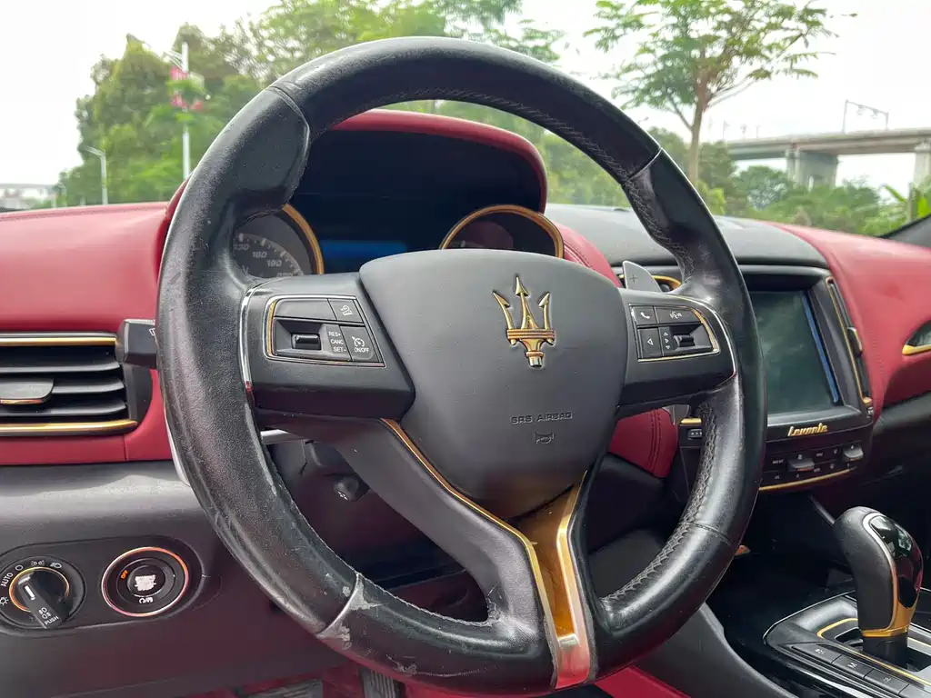Maserati Levante 2017 — фото 19