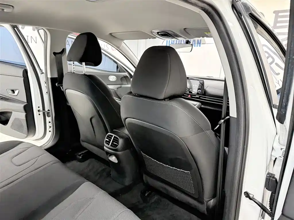 Hyundai Elantra 2023 — фото 15