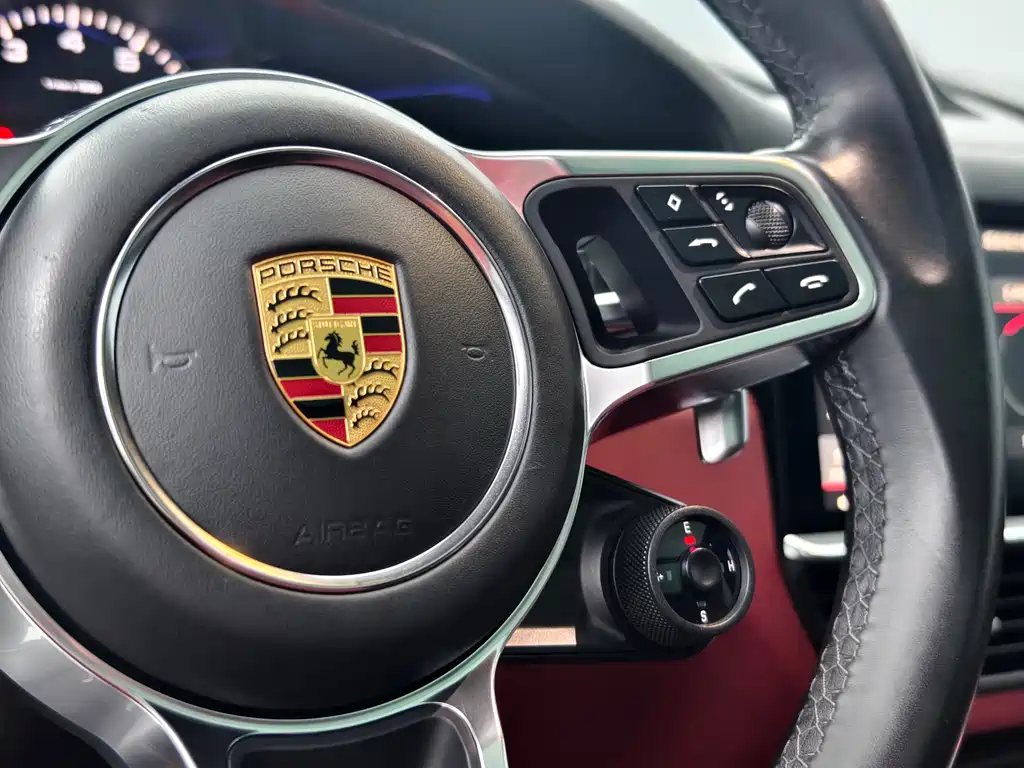 Porsche Cayenne Hybrid 2020 — фото 9
